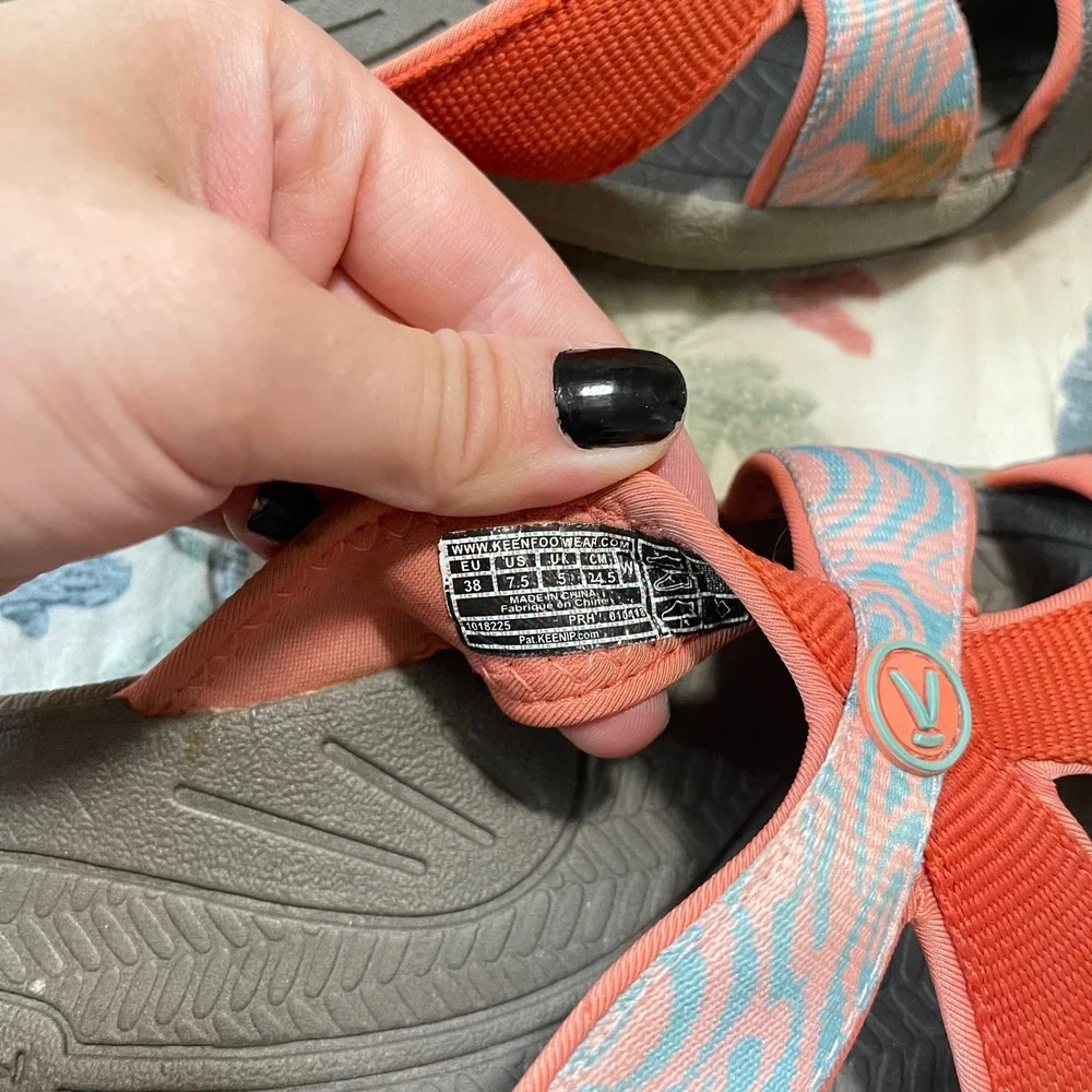 Keen Women 7.5/38 Bali Sandal Pink Orange Blue Sandal Toe Protecting Flip Flop